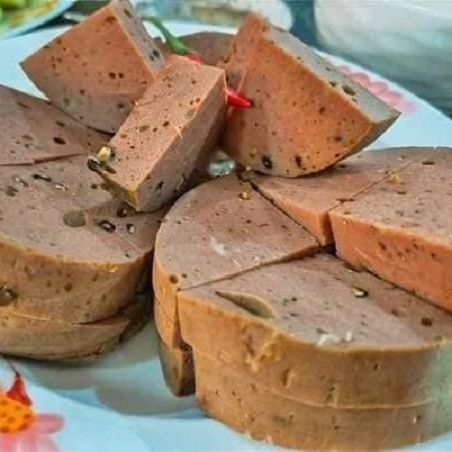 Khoanh chả bò cắt mịn, lấm tấm tiêu sọ